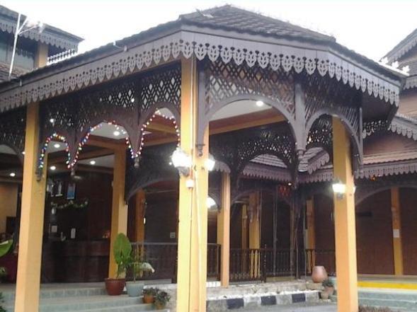 Green Village Pasir Salak Eco River Resort Kampung Gajah  Exterior photo