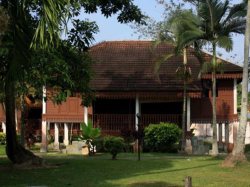 Green Village Pasir Salak Eco River Resort Kampung Gajah  Exterior photo