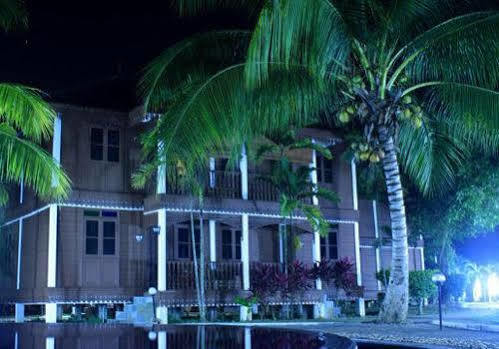Green Village Pasir Salak Eco River Resort Kampung Gajah  Exterior photo